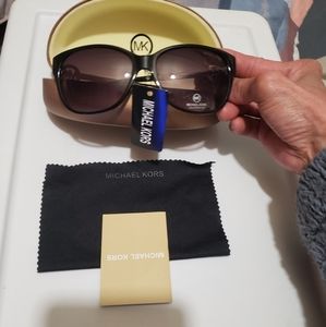 NWT- AUTHENTIC MICHAEL KORS WOMEN'S SUNGLASSES W/ACCESSORIES